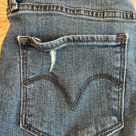 Women’s Levi Mid Rise Skinny Jeans - Picture 5 of 9